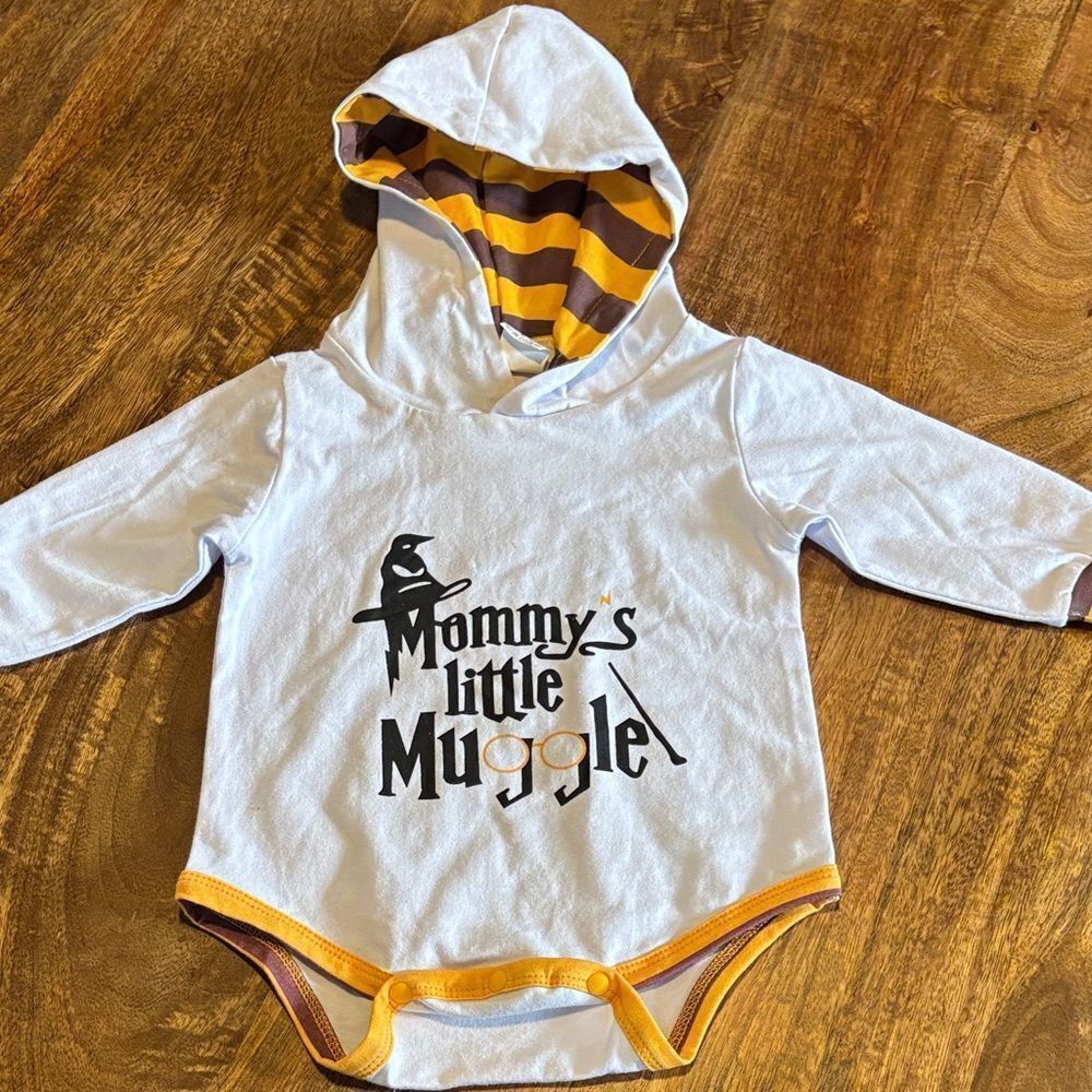 Bibimom Mommy’s Little Muggle hooded long sleeved onesie 3-6 months